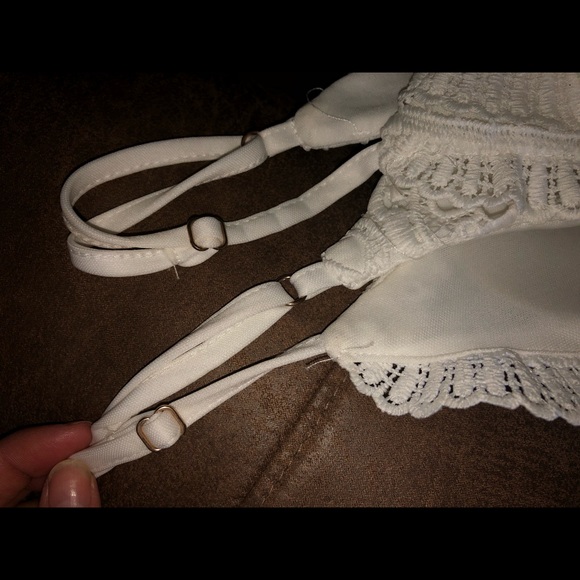 Lace and flower dress with gold hardware✨🌸🌺🌼 - Picture 6 of 6